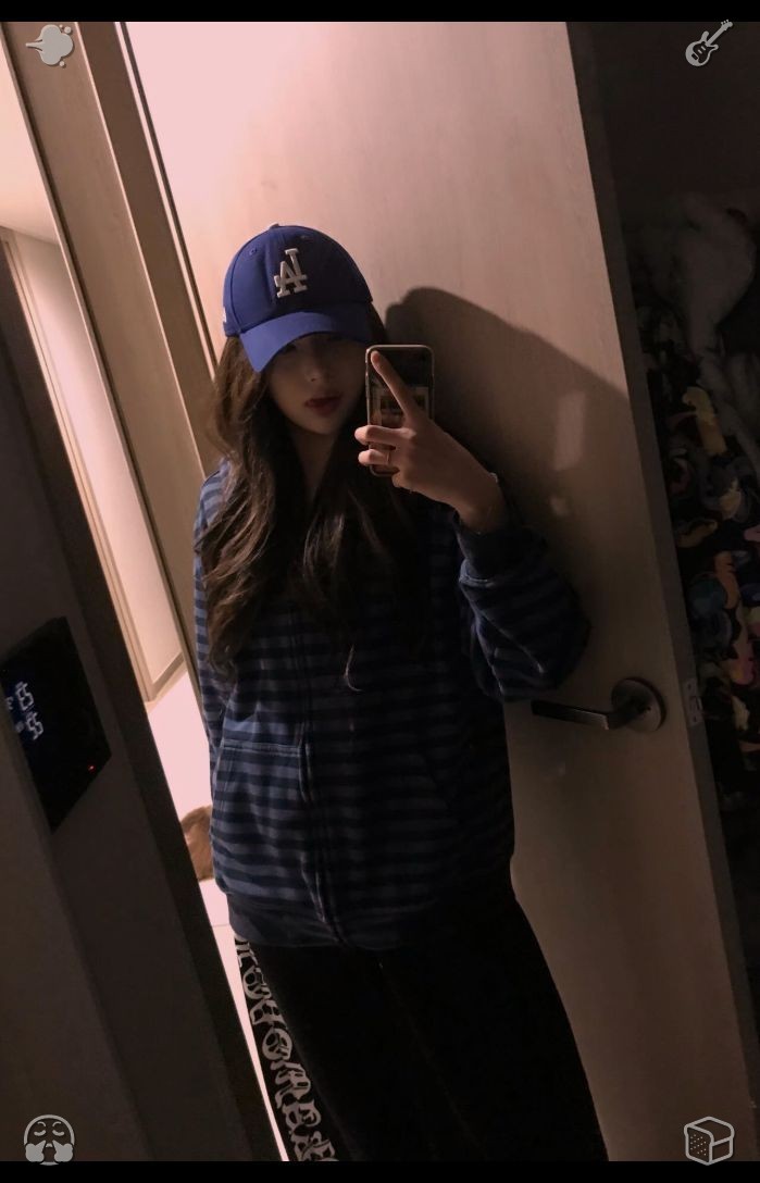 odaQsan's tweet photo. 🦀Fall closet refresh Cozy layersBy the time evening rolled around, Lila’s notebook was brimming with fresh ideas and doodles, and her belly was satisfied with bubble tea. She and Mia swapped contact info, vowing to reunite soon to discover additional stores as a duo. That day https://t.co/hXyNiQNexa