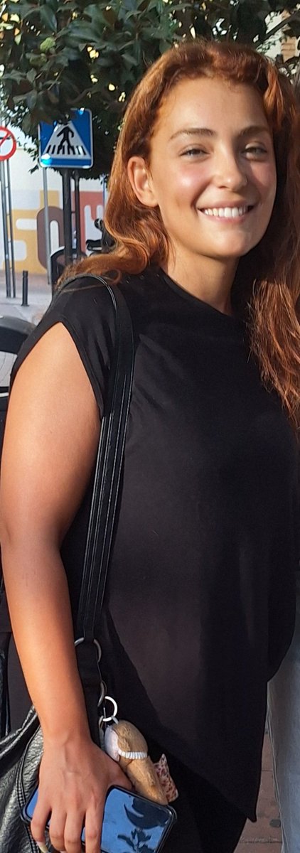 nocomentaremos's tweet photo. Veo a algunas diciendo y la foto tal... po toma foto de la beyoncebe de motril 💅🏼 (más guapa que to las cosas ella 🥹✨️)

El hoyuelo xicas 😭🧎🏽‍♀️ https://t.co/ALKvquIheV