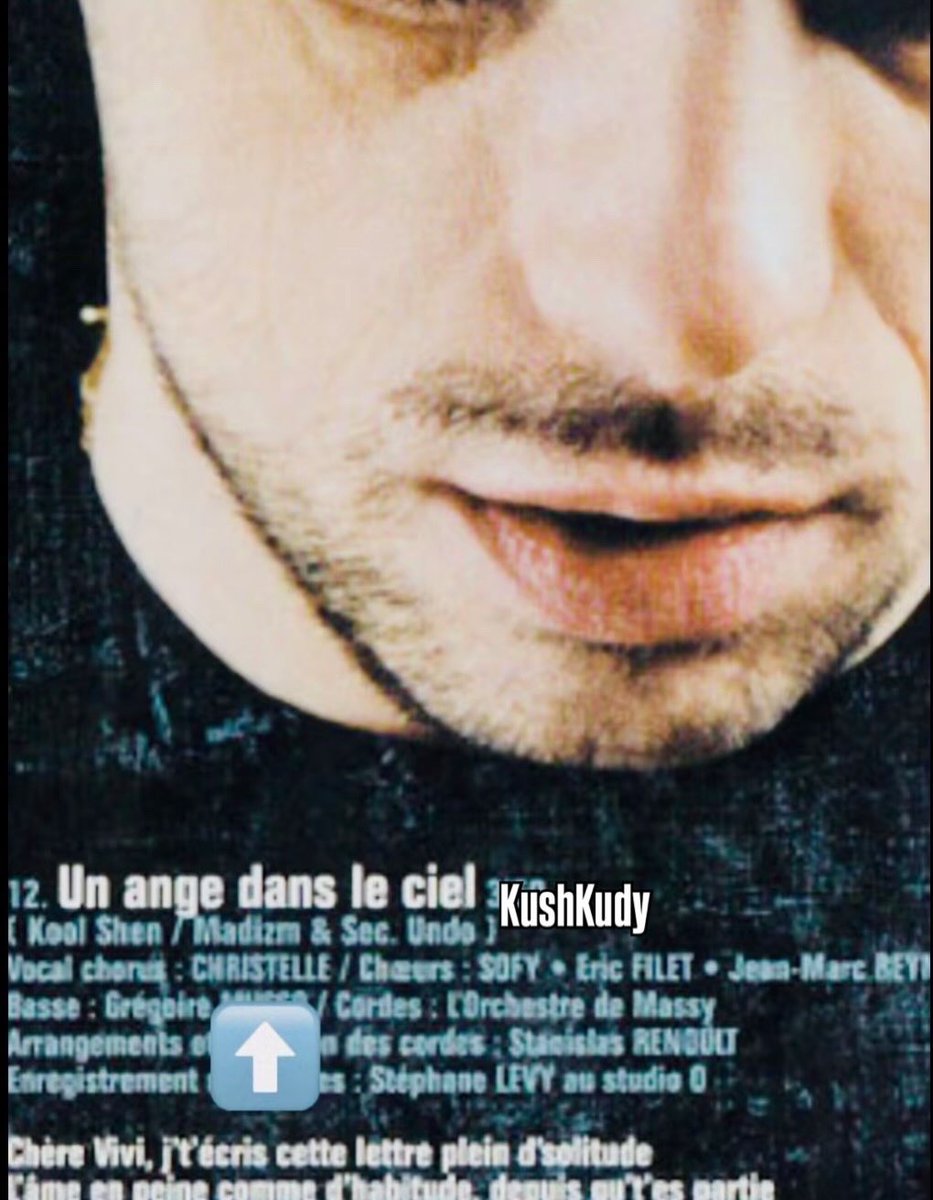 kushkudy's tweet photo. 🚨 LE SAVIEZ-VOUS ?!

La voix féminine que vous entendez sur le refrain de « UN ANGE DANS LE CIEL » de KOOL SHEN, c’est Christelle.

Pourtant, elle n’a jamais été mise en avant sur le morceau.

pour le clip ? Elle découvre en le regardant pour la première fois à la télé qu’une autre femme apparaît à l’image… en faisant du playback sur sa propre voix, sans qu’elle en ait été informée.

🎙️ Mais ce n’est pas le seul morceau sur lequel vous avez peut-être déjà entendu Christelle !

Elle a également posé sa voix sur :
ZOXEA « Papa est là » « T’as changé » 

🗣️ y a quelques jours, un ami très proche m’a envoyé cette vieille photo de moi avec Kool Shen, prise il y a plus de 20 ans.

Une photo dont j’avais complètement oublié l’existence.

En la regardant, beaucoup de souvenirs sont remontés…

J’ai déjà parlé ici de ma collaboration avec Kool Shen sur « Un ange dans le ciel », sorti en 2004. J’ai également partagé la vidéo de mon passage à ses côtés dans l’émission 20h10 pétantes, où je chantais le titre avec lui en live.

Mais il y a une chose que je n’avais jamais vraiment racontée :

la vraie histoire derrière cette collaboration.

En 2004, j’ai l’opportunité de poser ma voix sur un titre de son nouvel album. J’enregistre les refrains et des ad-libs.

À ce moment-là, le morceau figure en 12ᵉ position sur l’album et, à ma connaissance, il n’est pas destiné à sortir.

À la fin de l’enregistrement, Kool Shen me dit qu’il m’invitera au mixage.

À l’époque, forcément, j’y crois. Et j’espère aussi que cette collaboration sera peut-être le petit coup de pouce qui me permettra de lancer ma carrière de chanteuse.

Puis… plus rien.

Environ 6 mois plus tard, mon ex-beau-frère m’appelle :

« Christelle… je crois que je viens d’entendre ta voix sur Skyrock. »

Incrédule, j’allume la radio.

Et là…

j’entends ma voix.

Le morceau passe sur Skyrock. Et il repasse, encore et encore.

Je découvre presque par hasard qu’« Un ange dans le ciel » est finalement sorti.

Puis je découvre le clip.

Nouveau choc.

On m’avait dit qu’il n’y aurait pas de fille dans le clip, encore moins de chanteuse.

Pourtant, une jeune femme apparaît à l’écran et fait du lip-sync…

sur ma voix.