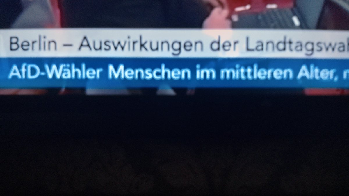 samoe77's tweet photo. Lieber Uli, ich habe heute die Bundespressekonferenz
mit Fr. Weidel und Hr. Chrupalla bei Phoenix gesehen und war geschockt als ich folgende Bildunterschrift gelesen habe, das finde ich eine bodenlose Frechheit. LG von einer Sachsen-Anhaltinerin in NRW.
@UlrichSiegmund https://t.co/y24ZzfQsio