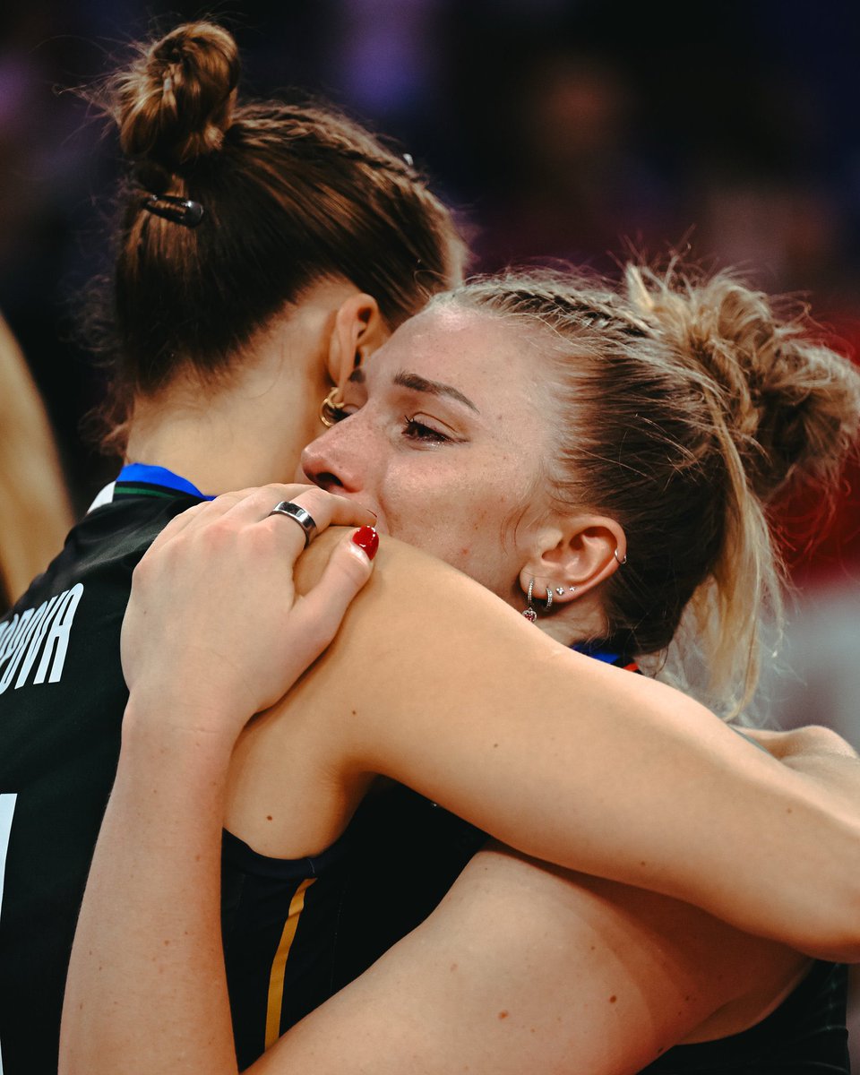 lovvgiulia's tweet photo. comunque è passato troppo in sordina l’europeo fantastico che hanno fatto sarah fahr, che si meritava un posto nel sestetto ideale, e kate antropova che ha disputato un intero torneo giocando non nel suo ruolo cavandosela benissimo, tornando a casa anche come regina degli ace 💙 https://t.co/arbkOAg8lI