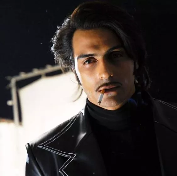 synchromised's tweet photo. made my irloomf watch om shanti om and i'm realising my attraction to fuckboys began with arjun rampal's villain portrayals https://t.co/edO7V0chW7