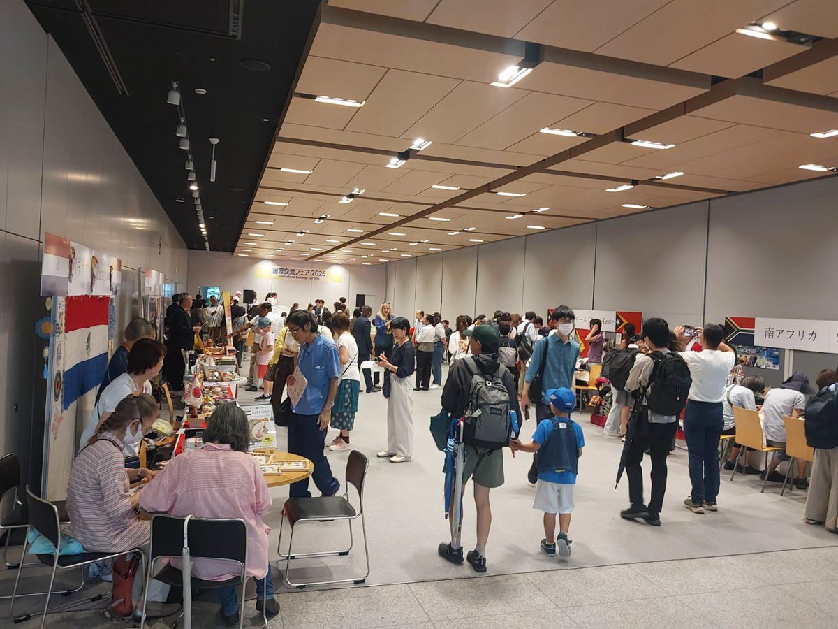 EmbassyTokyo's tweet photo. 🇹🇳 9月5日、「国際交流フェア2026」に参加しました！

チュニジア の豊かな文化や伝統を紹介し、来場者の皆様と交流を深めました。

開会式ではシャッフラ大使が樋口高顕千代田区長と会談し、両者の友好・協力関係のさらなる発展について意見交換を行いました。

 #国際交流フェア2026 https://t.co/pFwFS3lV91