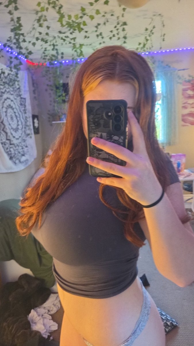 redhaired_mami's tweet photo. would u date a redhead? 😗 https://t.co/VgpuF3bSYn