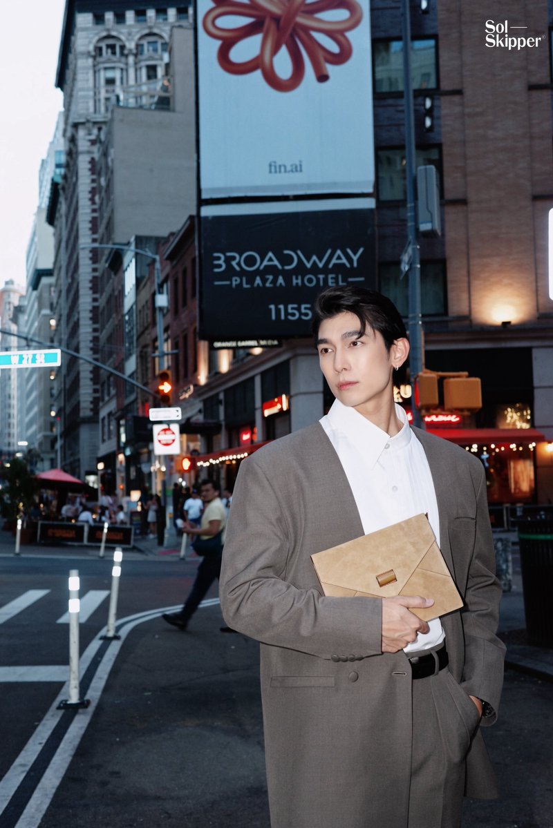 SolSkipperCo's tweet photo. Good Mewning from NYC👋🏻✨

MONTBLANC DINNER WITH MEW

@MSuppasit
#100YearsofLeather 
#MontblancLeather
#Montblanc
#100YearsofLeatherxMew https://t.co/8hNdXsqajR
