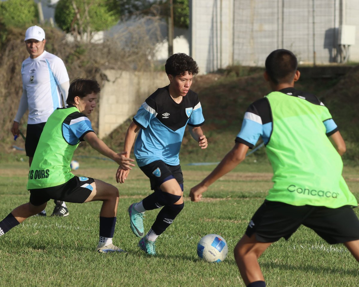 fedefut_oficial's tweet photo. #SeleSub15   VAMOS CHICOS💪🏽🇬🇹

La Selección Sub 15 Masculina inició su microciclo de trabajo, fortaleciéndose con los entrenamientos en las instalaciones de Greenfield. ⚽️

 #VamosGuate #VamosSele https://t.co/J9Svkgbhle