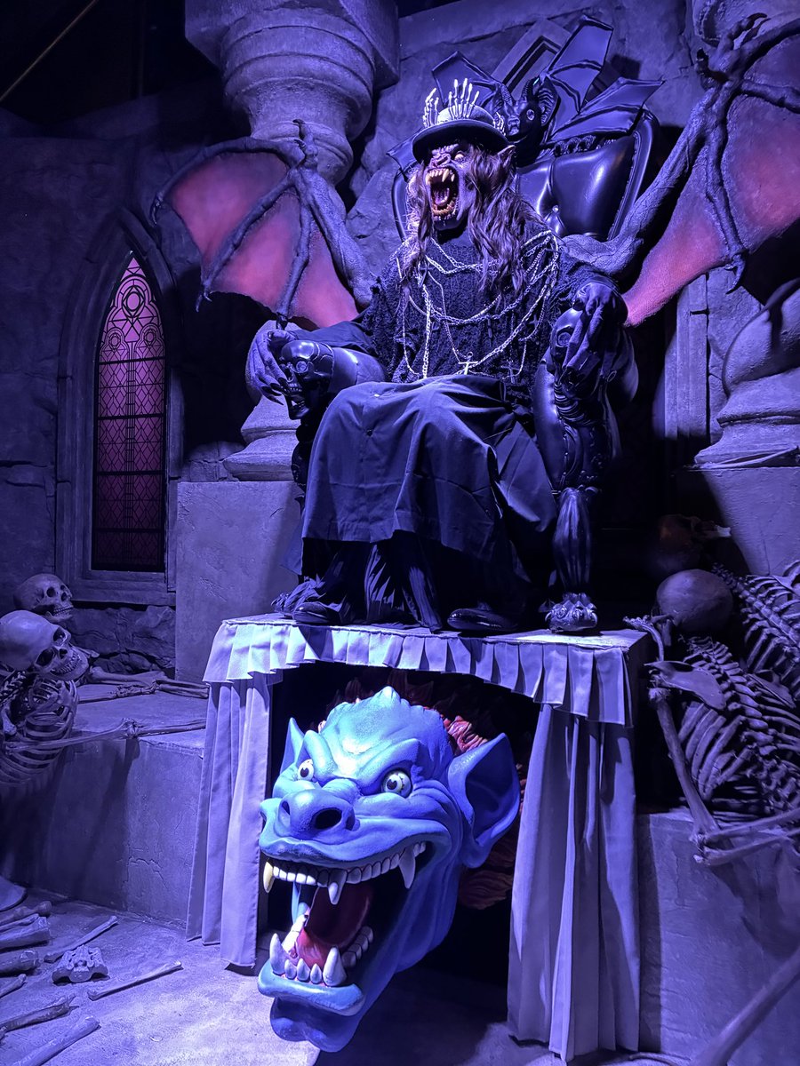 Catlatos's tweet photo. @john_murdy Ozzy was phenomenal and a great tribute to the prince of darkness! God bless Ozzy Osbourne 🙏 https://t.co/GoThzSlmgV