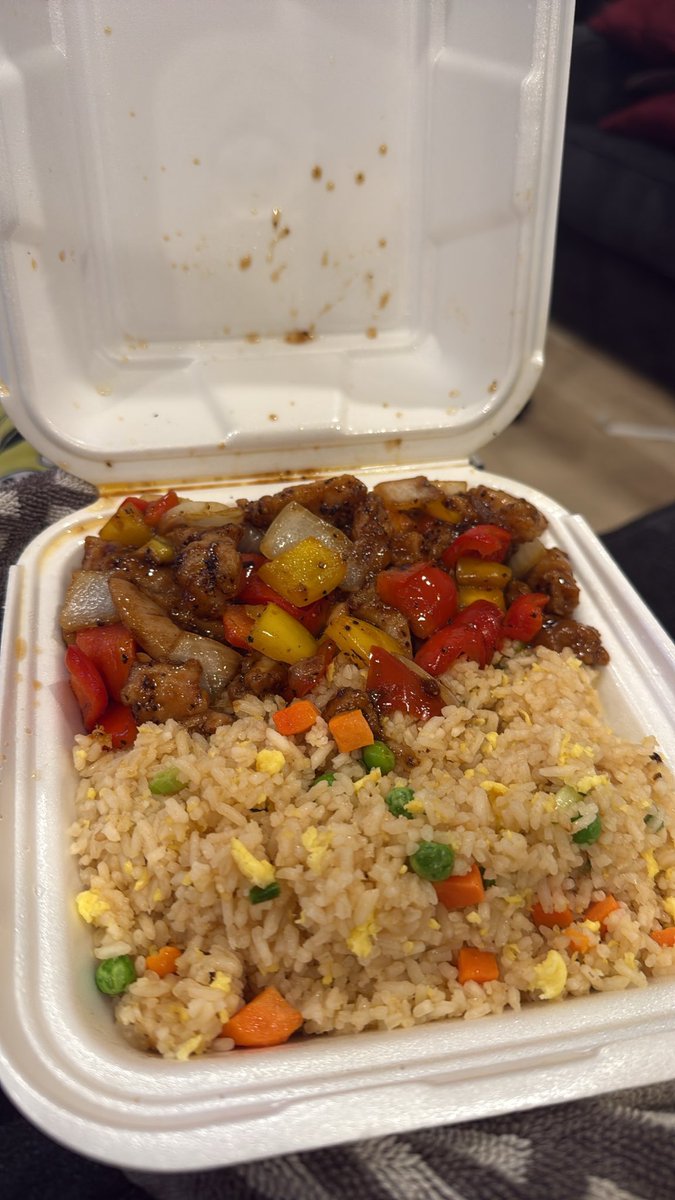 TAMUTurtle's tweet photo. Yo @PandaExpress! What is this? Put the celery back in your Black Pepper Chicken! https://t.co/hgvt4vgloe