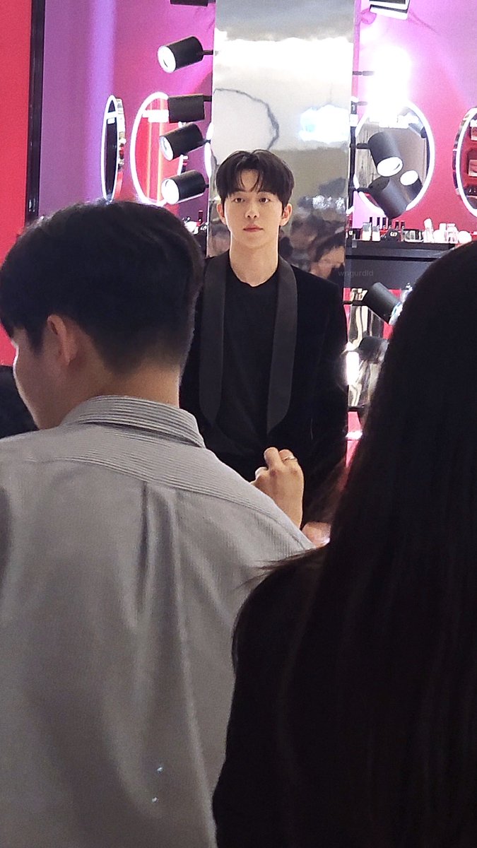wngurdld's tweet photo. 260907 디올 뷰티 루즈 디올 온 스테이지 팝업 #남주혁 https://t.co/r3ZhYT8ydm
