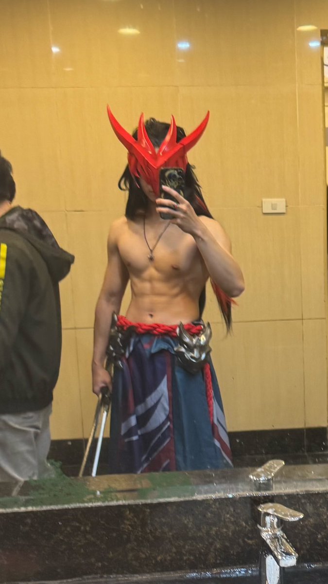 nohff06's tweet photo. 1 to cut, 1 to seal https://t.co/0tF5CeKhns