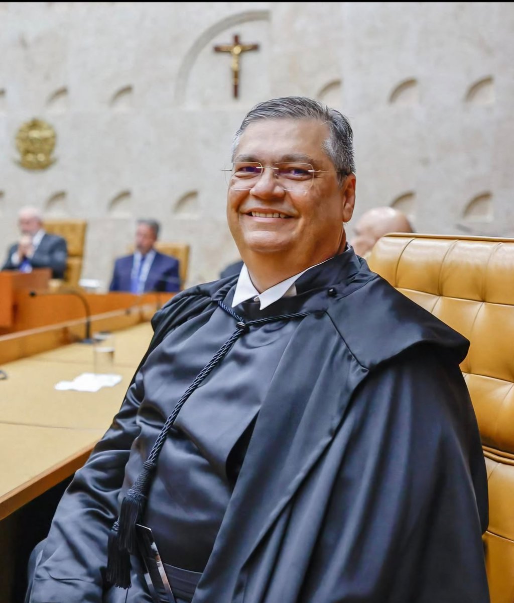 jojopancada's tweet photo. Campanha para o Fachin redistribuir o processo do caso Dark Horse para Flávio Dino. https://t.co/p3j7DKxwrT