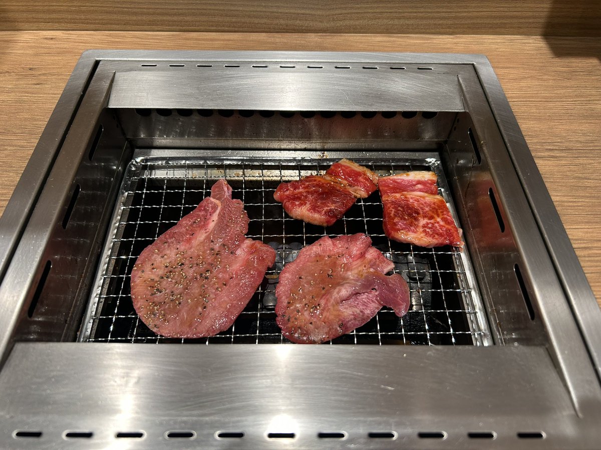 pirooooon4's tweet photo. ご飯何杯いける？
ワイは2杯いけた

焼肉と白ご飯は鉄板よな
一人焼肉はありありのありだったわ https://t.co/3pdhBIg7tO