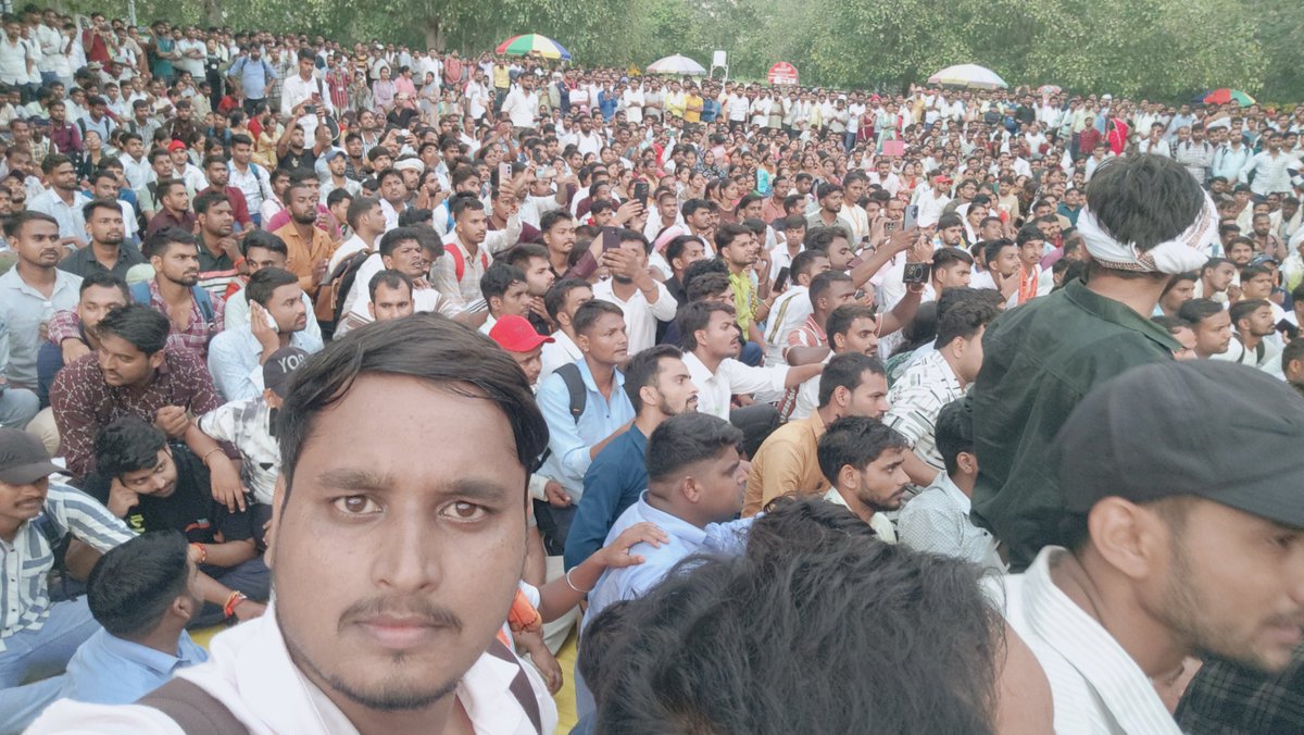 raviprakash212's tweet photo. #up पंचायत सहायकों का धरना प्रदर्शन इको गार्डेन लखनऊ - 7 सितंबर 2026 
20-25 हजार पंचायत सहायकों का जन सैलाब
#panchayat #panchayatsahayak #up #upgov @myogiadityanath @myogioffice @narendramodi @oprajbhar @kpmaurya1 @BhimArmyChief @Mayawati @PSKUnionUP #trending #post #lucknow https://t.co/ygK5bSgjE9
