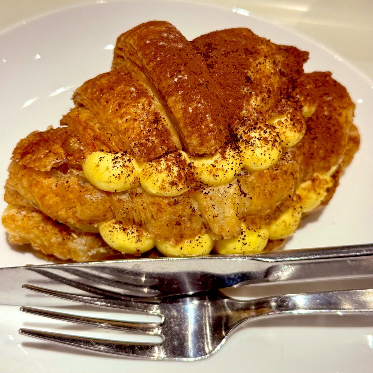 RiZ1215REALTY's tweet photo. 📍Starbucks Reserve®︎ Cafe🐶
コルネッティ ティラミス🥐
シナモンムースフォームハニーラテ🐝

本当はマロンクリーム味の🥐
食べに来たのに明日からだった🥹

てかドリンク名が
エクスペクトパトローナム
より長いのわらう🪄笑
#新宿 #スタバ #カフェ https://t.co/ZHtSxetxiU