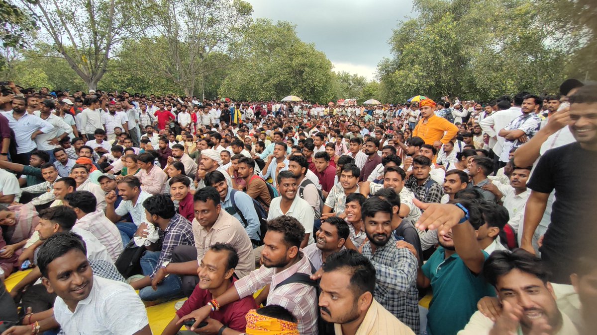 raviprakash212's tweet photo. #up पंचायत सहायकों का धरना प्रदर्शन इको गार्डेन लखनऊ - 7 सितंबर 2026 
20-25 हजार पंचायत सहायकों का जन सैलाब
#panchayat #panchayatsahayak #up #upgov @myogiadityanath @myogioffice @narendramodi @oprajbhar @kpmaurya1 @BhimArmyChief @Mayawati @PSKUnionUP #trending #post #lucknow https://t.co/ygK5bSgjE9