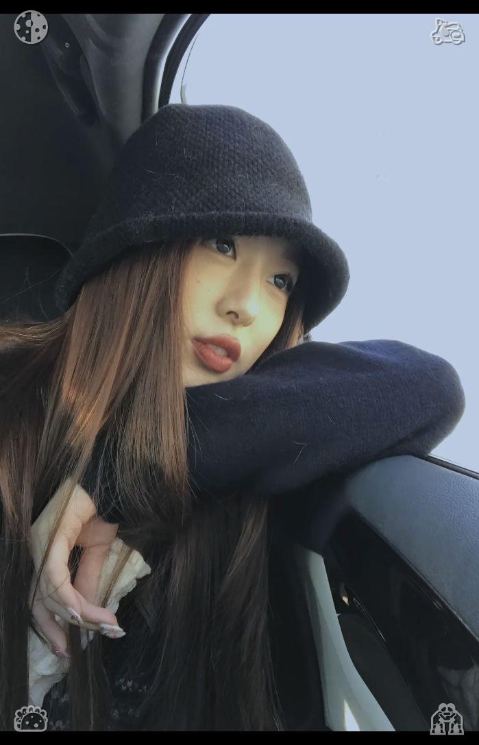 eydaelsid's tweet photo. When negative emotions start to accumulate, take a moment to go outside and inhale some fresh air. Nature possesses boundless restorative energy that can cleanse away worry, excessive rumination, and the needless mental burdens that press upon you. 🧑 A phone call comes through https://t.co/Yk1wh6yKly