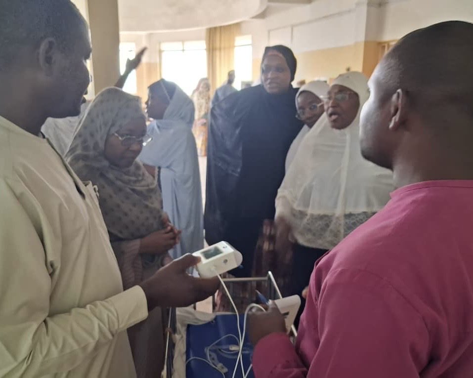 NEST360org's tweet photo. #NEST360 #Nigeria🇳🇬 &amp; Mutabell installed &amp; commissioned essential neonatal equipment at AKTH &amp; KSIRPH hospitals in #KanoState, alongside training for 53 doctors, nurses &amp; biomed engineers.

The focus: preventing hypothermia, strengthening oxygen delivery &amp; equipment maintenance. https://t.co/I3vWuXCgJC