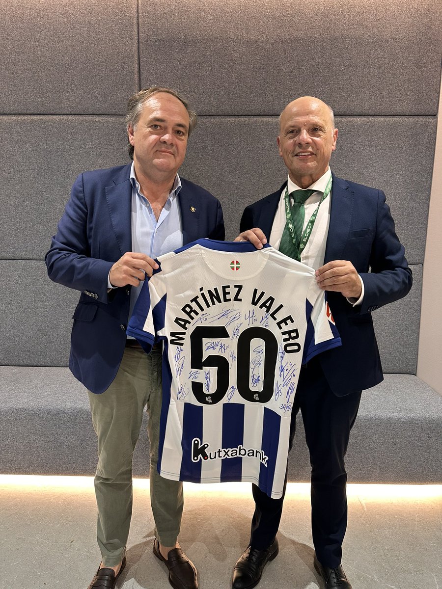 RealSociedad's tweet photo. 🏟️ Medio siglo no se cumple todos los días. Tenéis un campo espectacular. Felices 50, Martínez Valero, y a por muchos más, @elchecf. https://t.co/LG9NI8cL8n