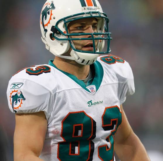 20YearsAgoSport's tweet photo. Dolphins wide receiver Wes Welker will get the start tonight as Miami is hopeful the young receiver can have a break out year with new Dolphins QB Daunte Culpepper.

Welker showed flashes last season with 29 catches for 434 yards but did not find the end zone. https://t.co/zralGDbSs3