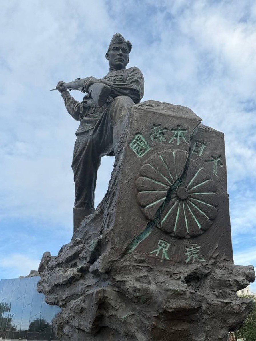 TeaTramRussia's tweet photo. Thank you Japan. 😁😁
Without your whining and nagging, this monument would have been considered just a local Russia's landmark. 
Now it's world news.
(By the way, the monument is made with high quality and good taste.)
#RealNews https://t.co/u9CQVAnOjU