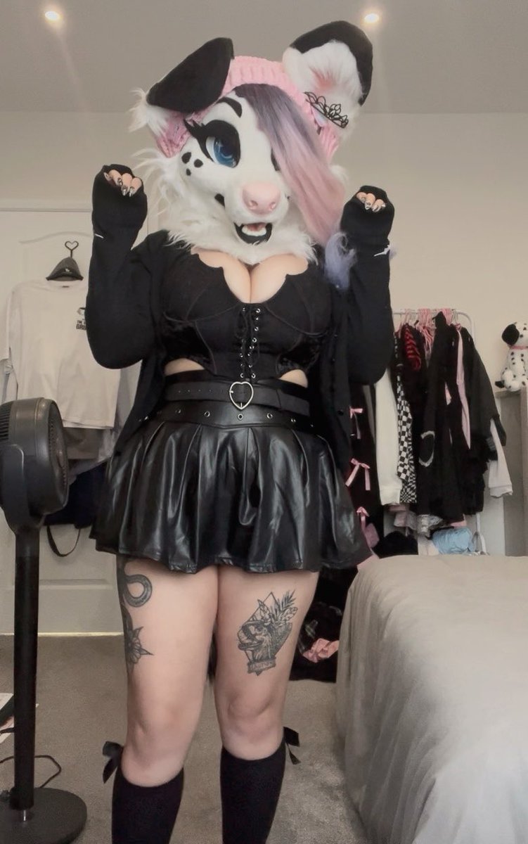 EvieDalmatian's tweet photo. Do you like my new skirt~? https://t.co/tlHG2ef4bu