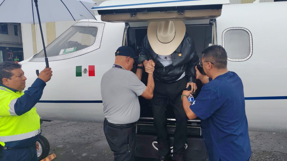 ronymartinezhn's tweet photo. Llegada del Presidente @manuelzr a México... Dios lo proteja🙏 https://t.co/Sp5tQ9fgxU