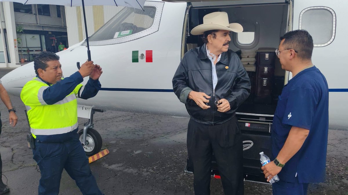 ronymartinezhn's tweet photo. Llegada del Presidente @manuelzr a México... Dios lo proteja🙏 https://t.co/Sp5tQ9fgxU