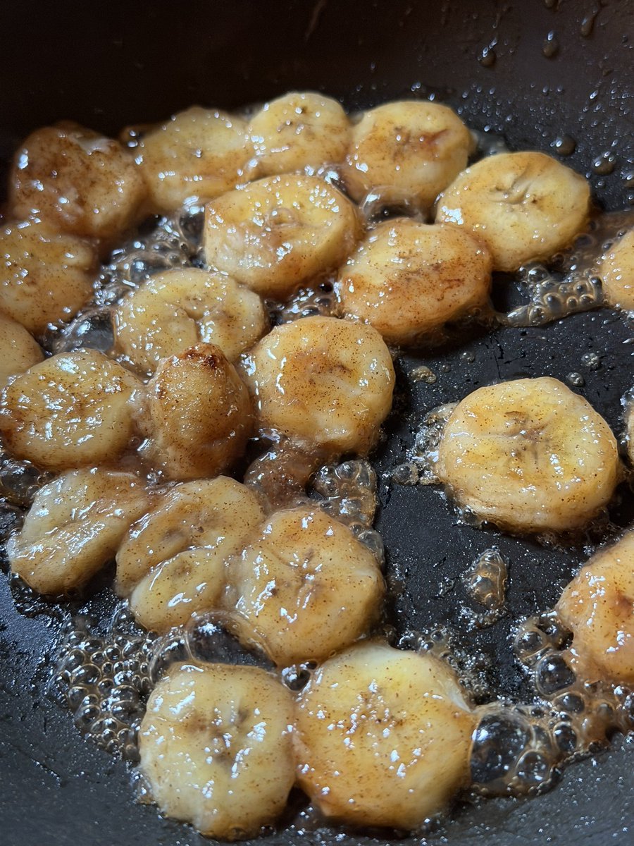 cloveberries's tweet photo. first time carmelizing bananas .. nd yog bowl for my lunch !! https://t.co/H1rHEetlZH