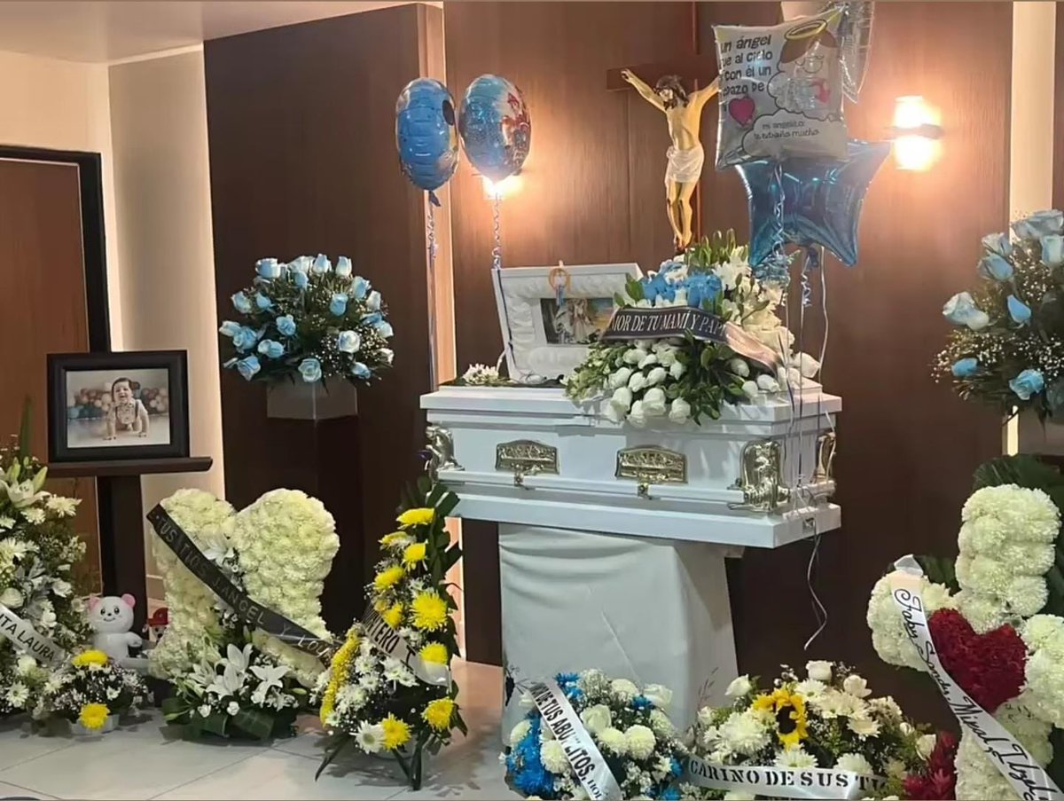 HectorPonce99's tweet photo. Hoy lo velaron. Juan Alejandro, un año y 4 meses. Jugaba en la banqueta de su casa y las balas se lo llevaron. “Nació en la guerra y murió en la guerra” en Culiacán. Ya basta. Los niños no. 🙏🏼 https://t.co/2AdPQe6yg4