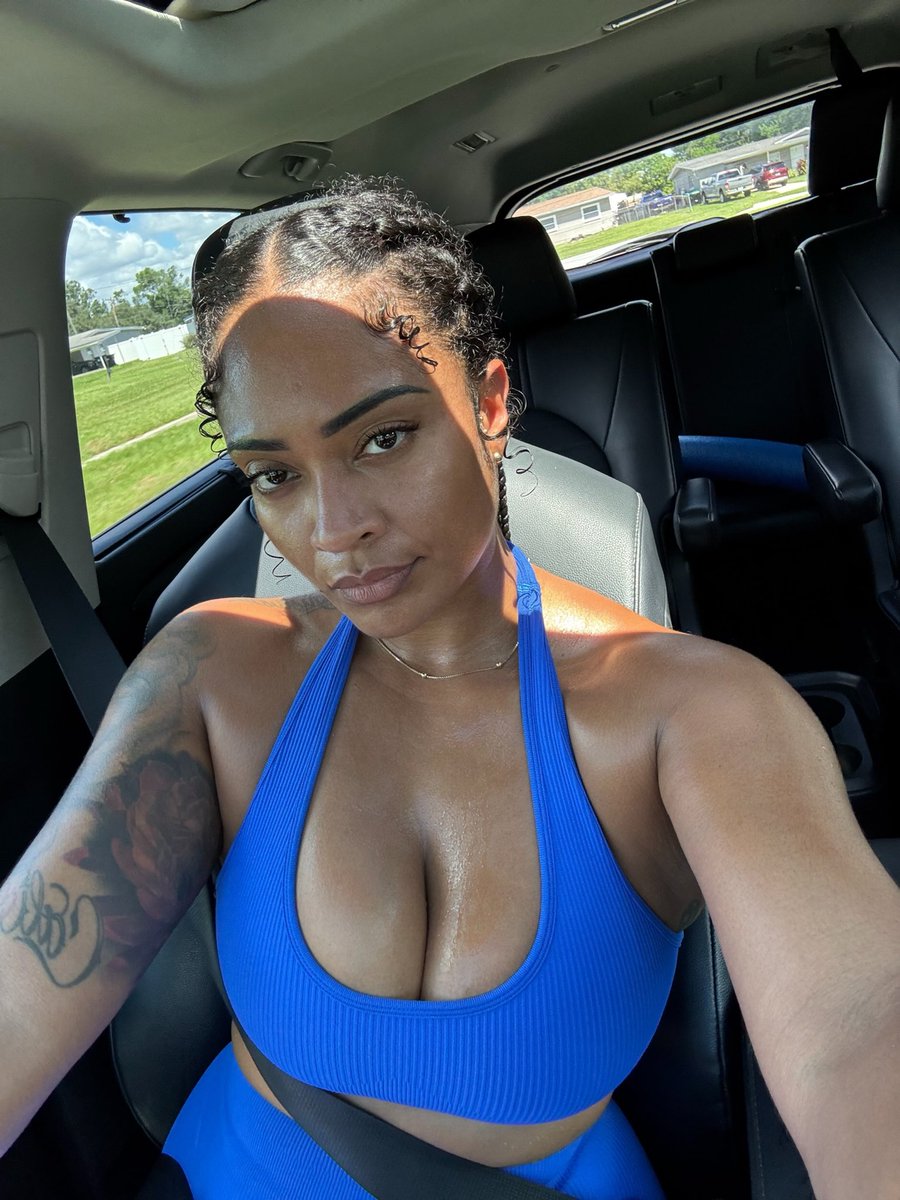 izzyizdabest's tweet photo. Nothing like a good sweat session 💦 https://t.co/T20J041NKq