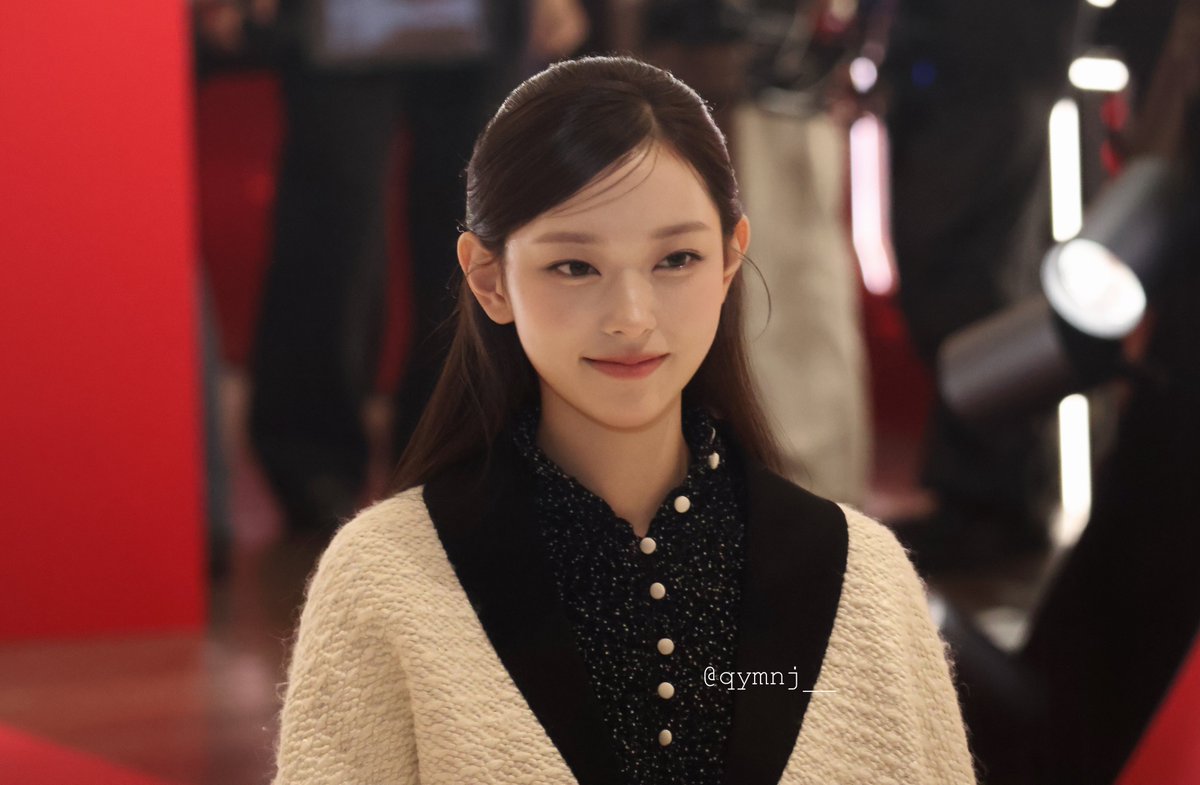 withhaerin0515's tweet photo. Haerin's sweet smile https://t.co/GOOLt3simo