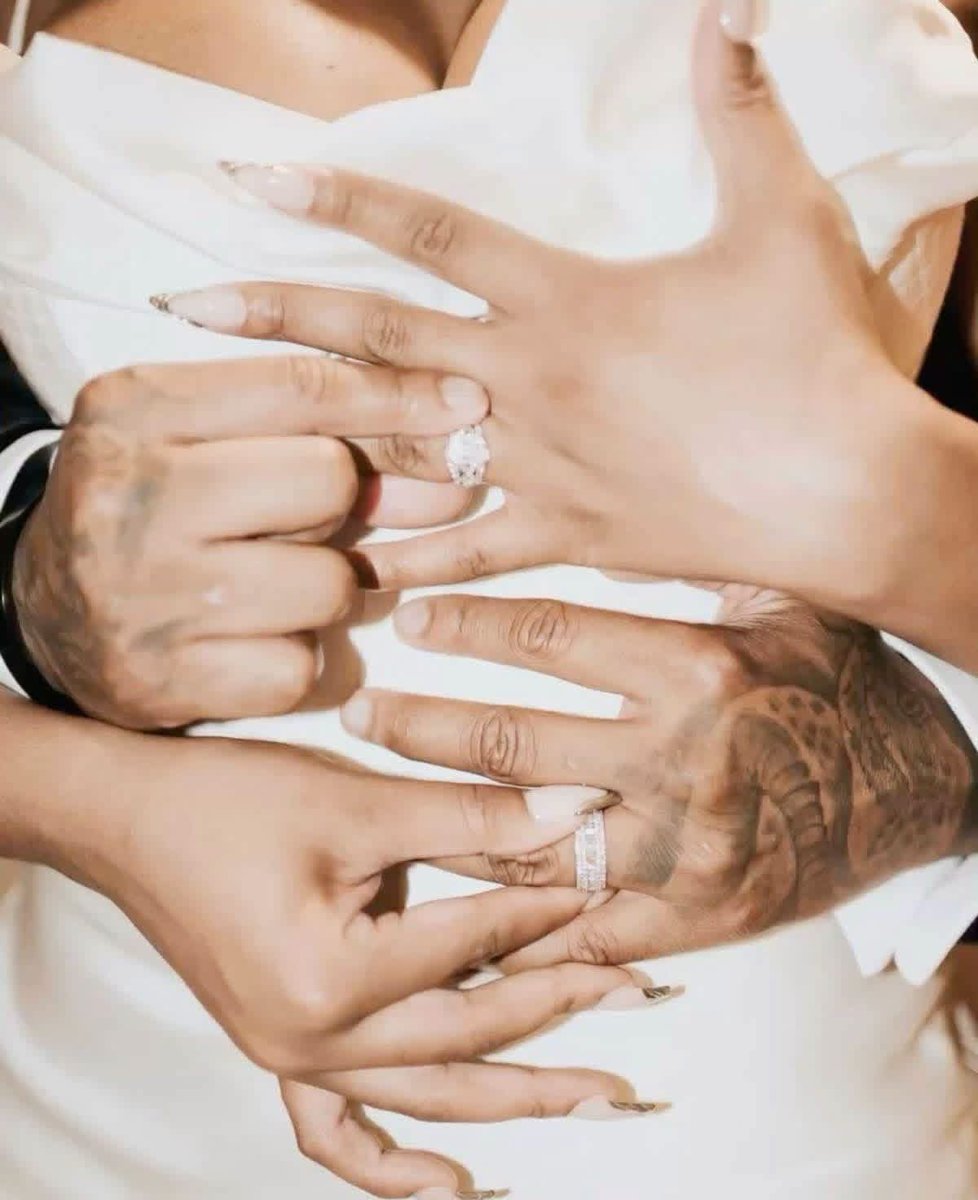 DiaryyOfCatt's tweet photo. IDC how much yall water down marriage or love. This is always my end goal…HAPPILY MARRIED 🥰🤞🏾💙✨💍 https://t.co/nFV9RRPZ5J
