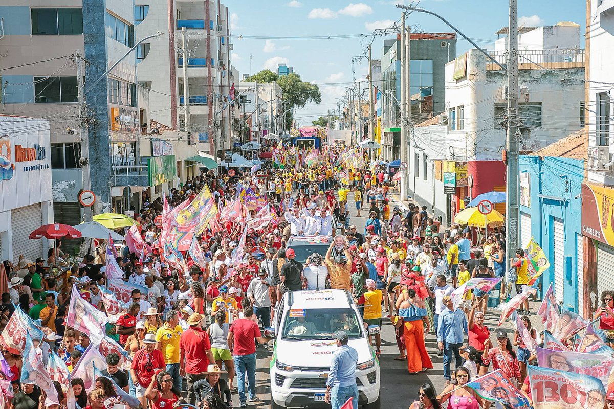 Jeronimoba13's tweet photo. Que caminhada linda em Juazeiro com o povo que quer continuar fazendo o 13! 🫶🏾⭐️

#timedelula #jero13 #wagner130 #rui133 #lula13

⸻———

Propaganda eleitoral - Coligação Mais Bahia, Mais Brasil - Federação Brasil da Esperança – FE Brasil (PT / PCdoB / PV), PDT, MDB, PSB, PSD e AVANTE - CNPJ 68.345.373/0001-38.