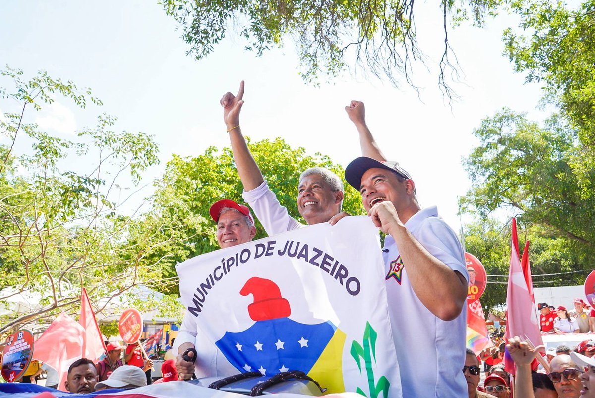 Jeronimoba13's tweet photo. Que caminhada linda em Juazeiro com o povo que quer continuar fazendo o 13! 🫶🏾⭐️

#timedelula #jero13 #wagner130 #rui133 #lula13

⸻———

Propaganda eleitoral - Coligação Mais Bahia, Mais Brasil - Federação Brasil da Esperança – FE Brasil (PT / PCdoB / PV), PDT, MDB, PSB, PSD e AVANTE - CNPJ 68.345.373/0001-38.