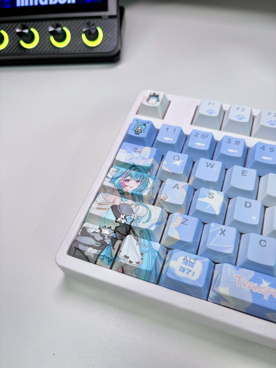 Cczhenz's tweet photo. 💖🐱I got a custom NTE Mint keyboard! 

#nte #nevernesstoeverness https://t.co/8ZDGpPa2mv