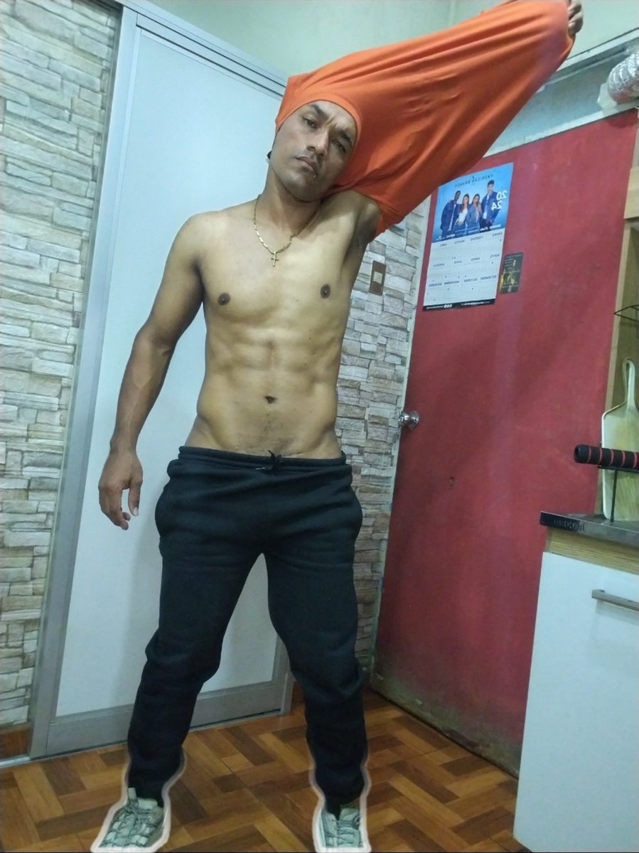 Junior13Vera's tweet photo. Alguien me ayuda a quitarme la camiza?? https://t.co/dFZV12YphE