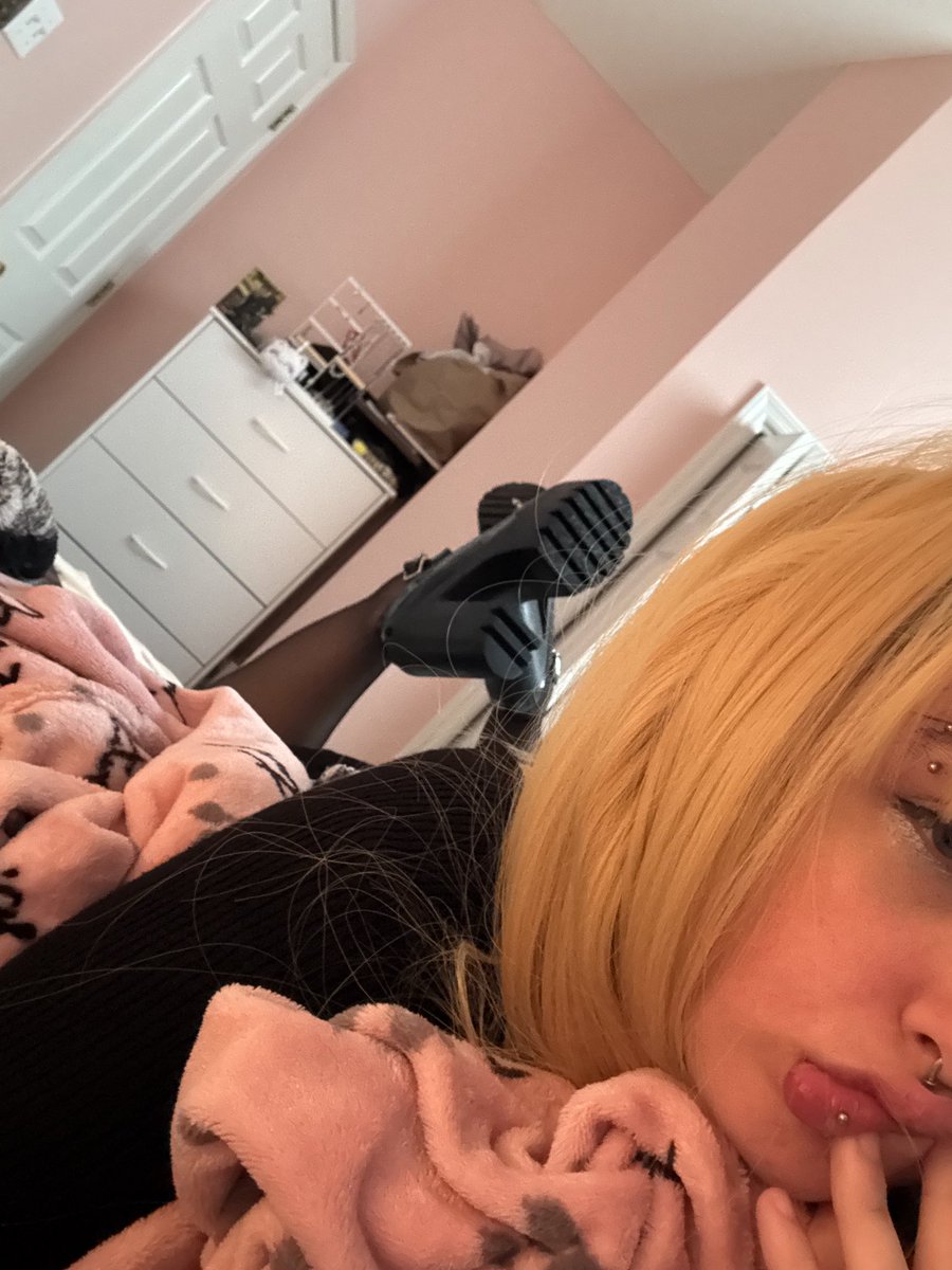 evie4rwr's tweet photo. :333 #misaamane #deathnote #cosplay #egirls https://t.co/jHBzqP4BgW
