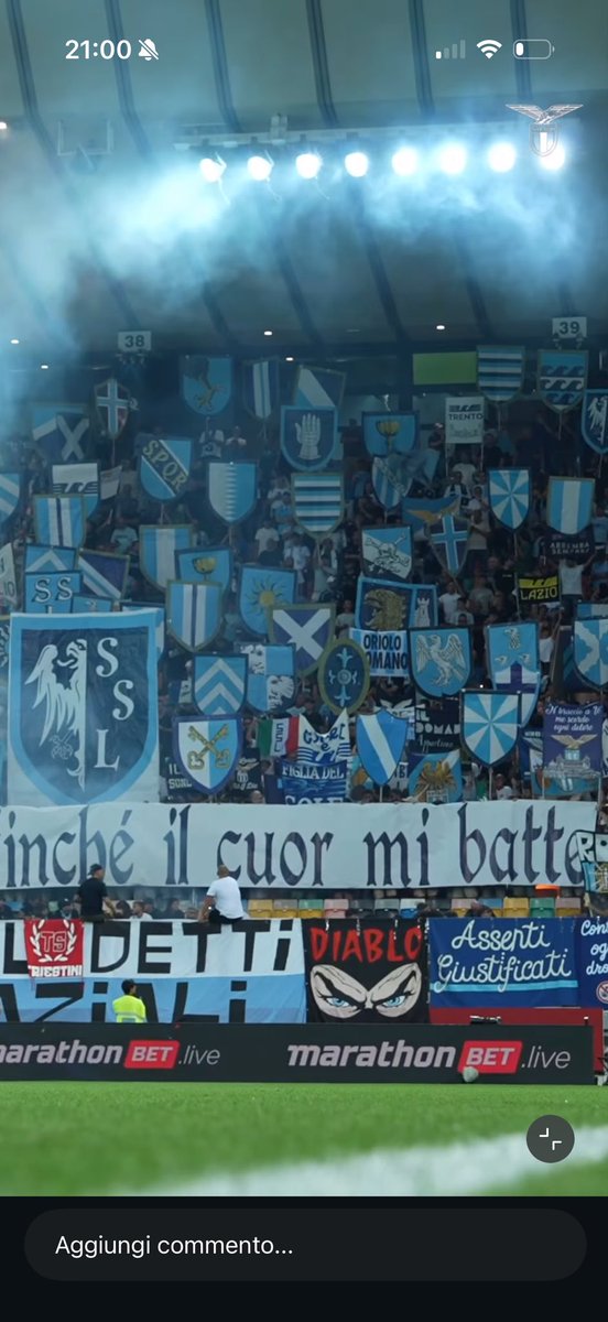 peppe71420165's tweet photo. La differenza tra Lazio e Roma in trasferta (unica bandiera persa😂) https://t.co/MveCjuUgAE