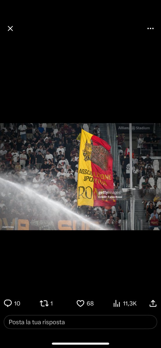 peppe71420165's tweet photo. La differenza tra Lazio e Roma in trasferta (unica bandiera persa😂) https://t.co/MveCjuUgAE