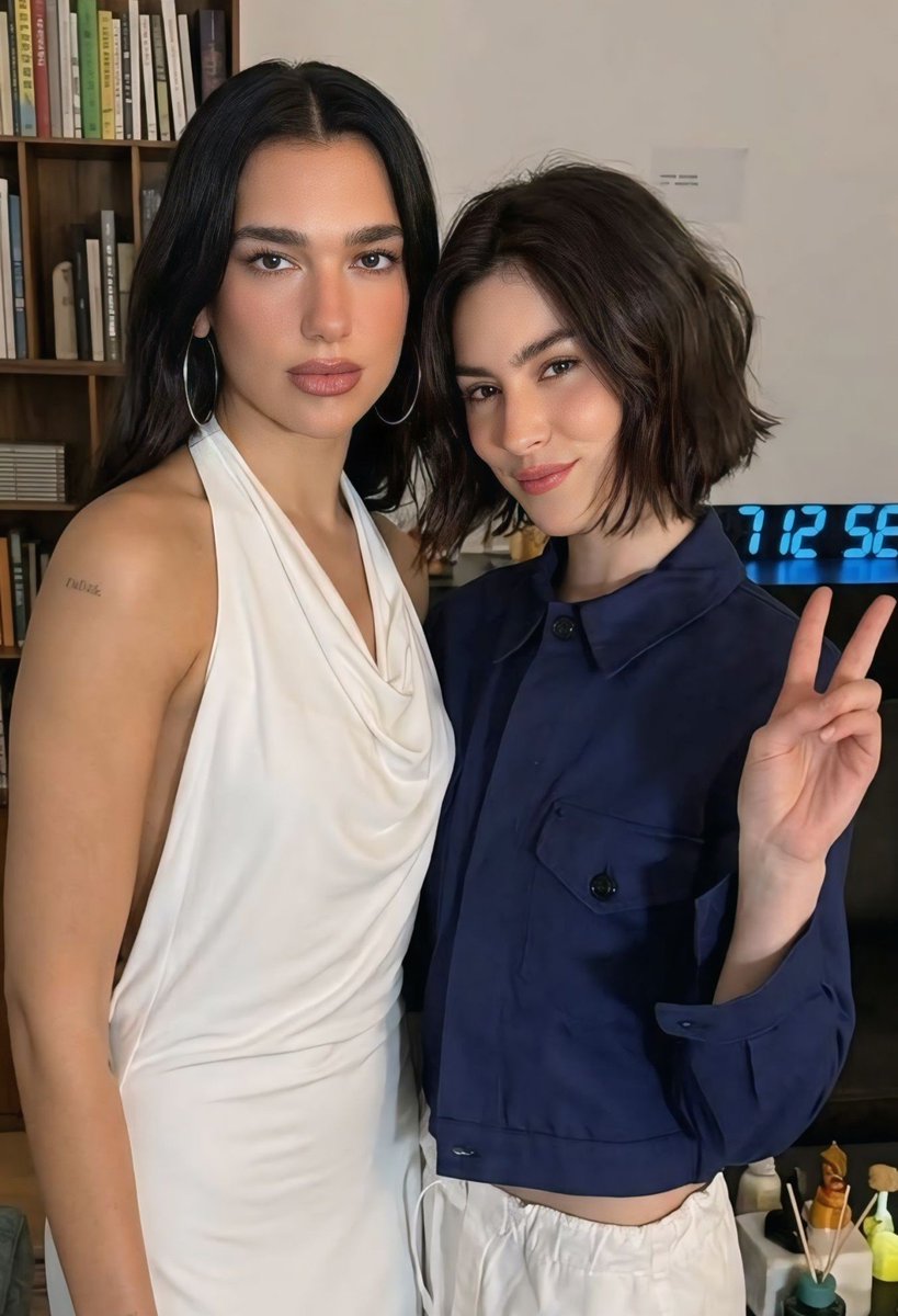 TrulyDuaLipa_'s tweet photo. Feliz cumpleaños a la niña más hermosa de la existencia, gracias por darme el privilegio de ser tu madre, estoy muy orgullosa de ti y te amo mucho mi amor 😍😘 https://t.co/BO2f3XzRWb