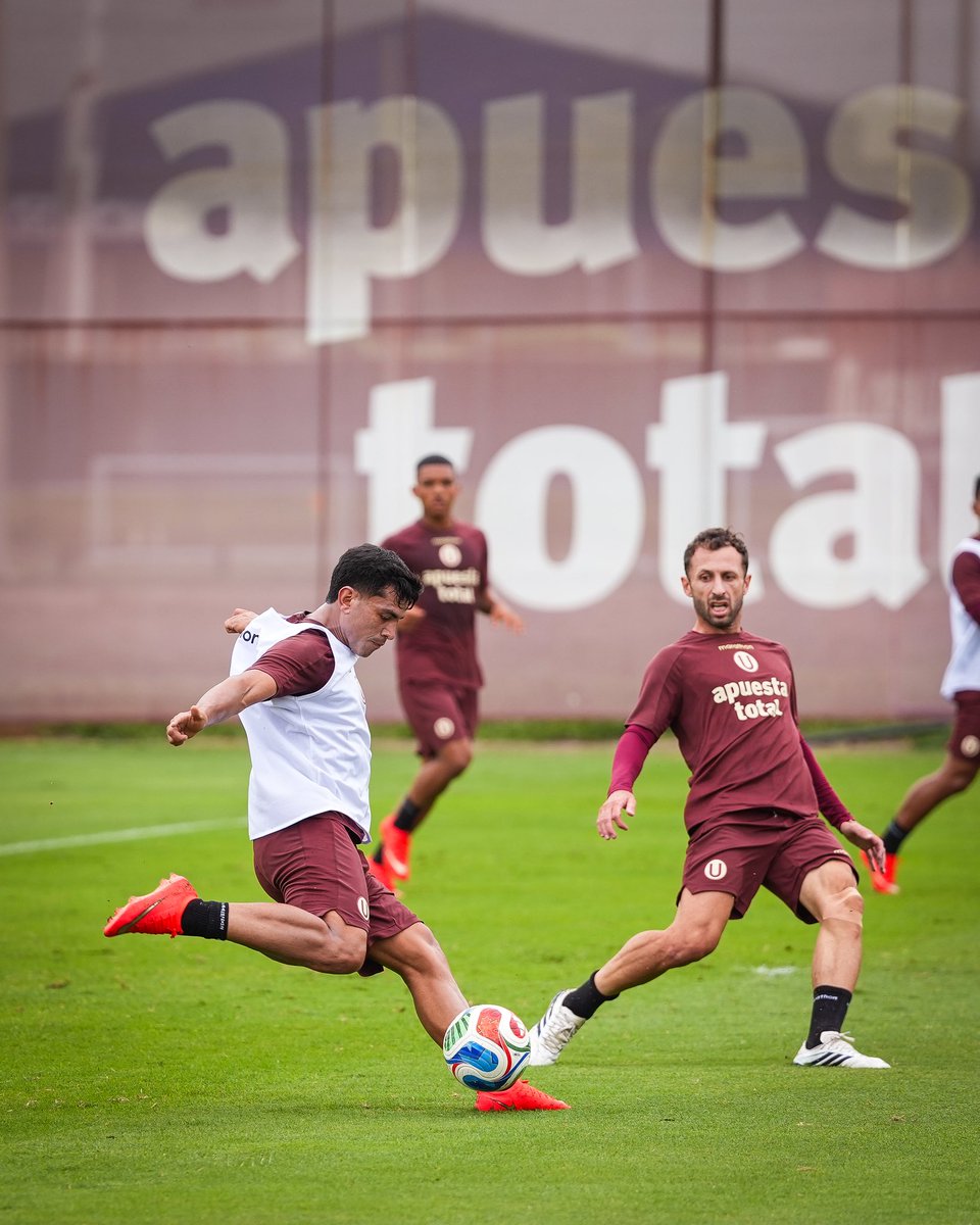 Universitario's tweet photo. 𝗘𝗦𝗙Ⓤ𝗘𝗥𝗭𝗢 𝗬 𝗟𝗨𝗖𝗛𝗔 💪

#ConLaUsiempre https://t.co/JuW4OG5M0O