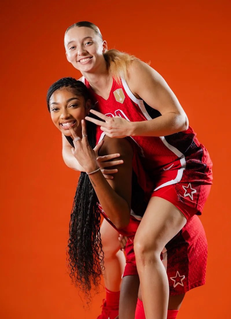 trendyhoopstars's tweet photo. Angel Reese and Paige Bueckers during the group phase

✨USA’s top two scorers off the bench Bueckers: 10.3 PPG Reese: 8.7 PPG

✨Recorded the most combined steals and blocks among all USA players: Bueckers: 2.6 per game Reese: 2.3 per game https://t.co/Z42jN139Za
