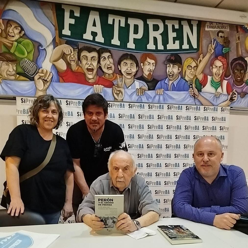 sipreba's tweet photo. Lamentamos el fallecimiento de Norberto Galasso, historiador y referente del pensamiento nacional. 

A contra mano del relato oficial, plasmó una obra interminable para recordarnos quiénes somos y cuál es nuestra identidad, desde una perspectiva profundamente latinoamericana✌️ https://t.co/DjAOsYDZQx