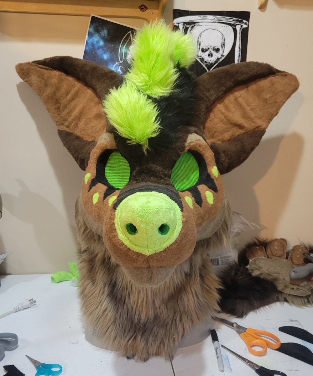 Whatefur_Suits's tweet photo. Did someone say lock in?
Kiwi's head is nearly complete! Just need a few finishing touches, and her head will be done!
I even made some fun extras! 2 sets of eyelids and her tongue is going to be magnetic!
-
#furry #fursuit #fursuitwip #fursuithead #fursuitmaker https://t.co/OncByzddQm