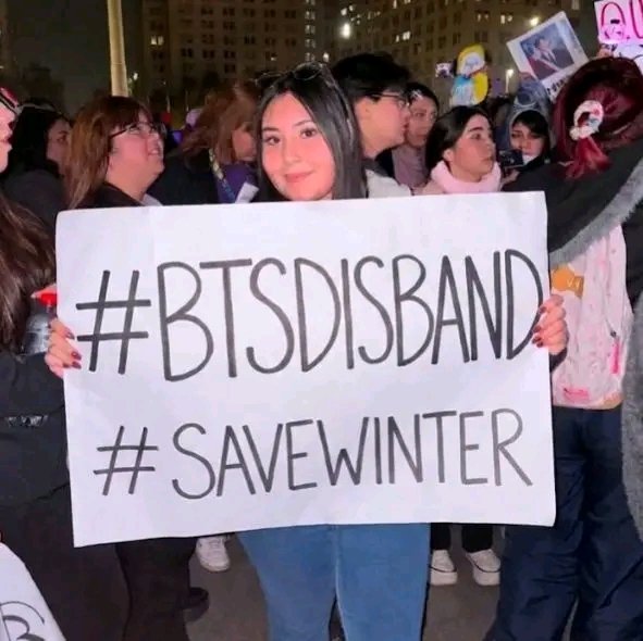 keonnjen's tweet photo. que les parece mi cartel para el concierta de aesdiosas? #btsdisband https://t.co/ZrH8UDBjn1
