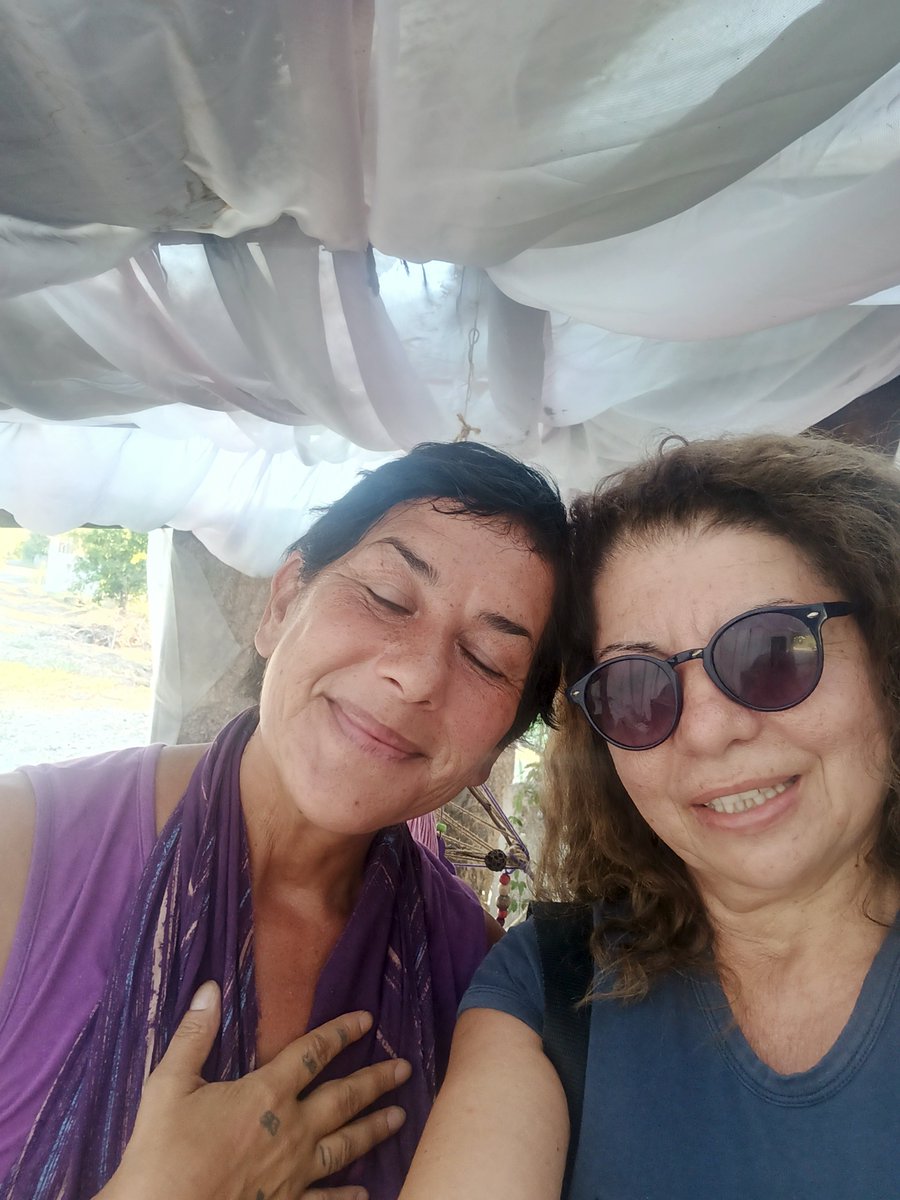 chpfethiyekad's tweet photo. Kadın Emeğinin En Tatlı Hali: Dilek Hanım’ın Reçelleri

​"Üreten, emek veren ve hayatın zorluklarına karşı dimdik duran güçlü kadınların hikayesi, şimdi sofralarınızda lezzete dönüşüyor."

​Kadın dayanışmasının ve kendi ayakları üstünde durma https://t.co/4BNDqhnMPL https://t.co/sdPQi00gub
