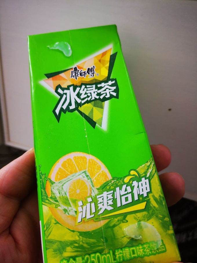 jujotoro's tweet photo. Craving a fresh pick-me-up Whip up iced honey lemon green tea in 2 mins: brew green tea, add 1 tbsp honey, fresh lemon slices u0026 ice. Sip and glow!， https://t.co/3bOOURWir1