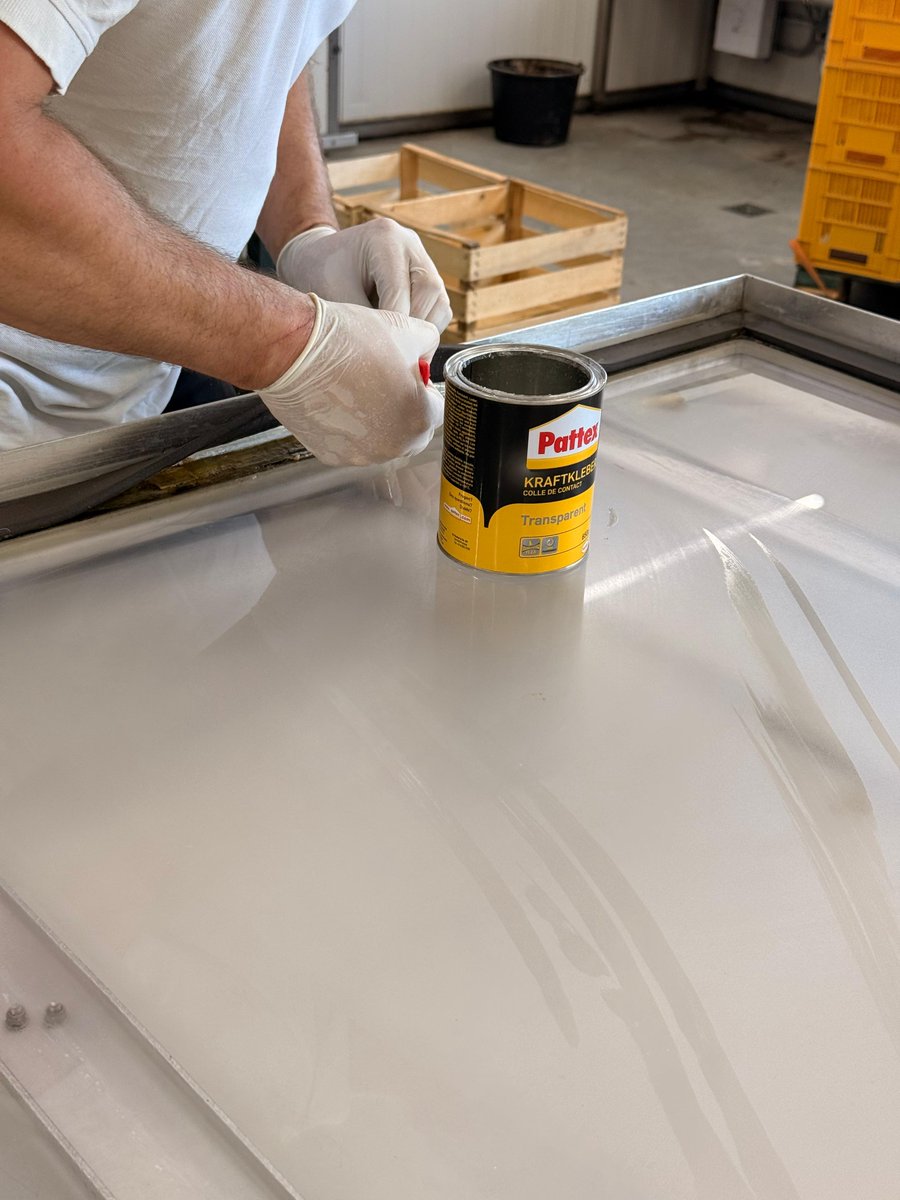 Nacherntephysi1's tweet photo. 🔧🍏 Small maintenance tasks can make a big difference!
Before the storage season, I took some time to repair the ceilings of the CA containers — an important part of keeping storage conditions under control.
#CAStorage #AppleStorage #Postharvest https://t.co/TLa4A06Viu