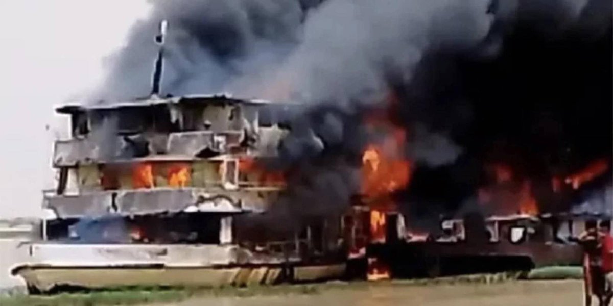 AzizMaigaNMP's tweet photo. 🇲🇱 Attaque du bateau « Tombouctou »à GourmaRharous.
07 septembre 2023 – 07 septembre 2026.

Trois ans déjà que des lâches, barbares, sans cœur ni foi, ont arraché des enfants à leurs mères et plongé des familles entières dans une douleur indescriptible.

Trois années ont passé, mais la tragédie reste profondément ancrée dans les mémoires. Même lorsqu’on tente de tourner la page, le souvenir de ces atrocités nous rappelle que chacun peut, à son tour, se sentir victime de cette violence qui a brisé tant de vies.

Que leurs mémoires ne soient jamais oubliées. Que justice et paix puissent un jour prévaloir.

 @AzizMaigaNMP