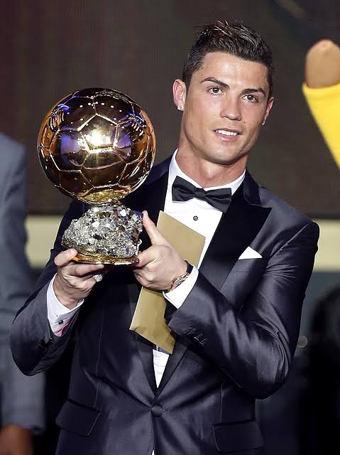 KDCGlobal_'s tweet photo. 🚨NEW: Ballon d'Or organizers [L’Équipe] made an ALL-TIME BEST XI UCL PLAYERS IN HISTORY and excluded Ronaldo ‼️

When we tell you Ronaldo is fighting against principalities and powers, rulers of darkness in high places you think it's casual banter 😂 https://t.co/FUYnPuekiH